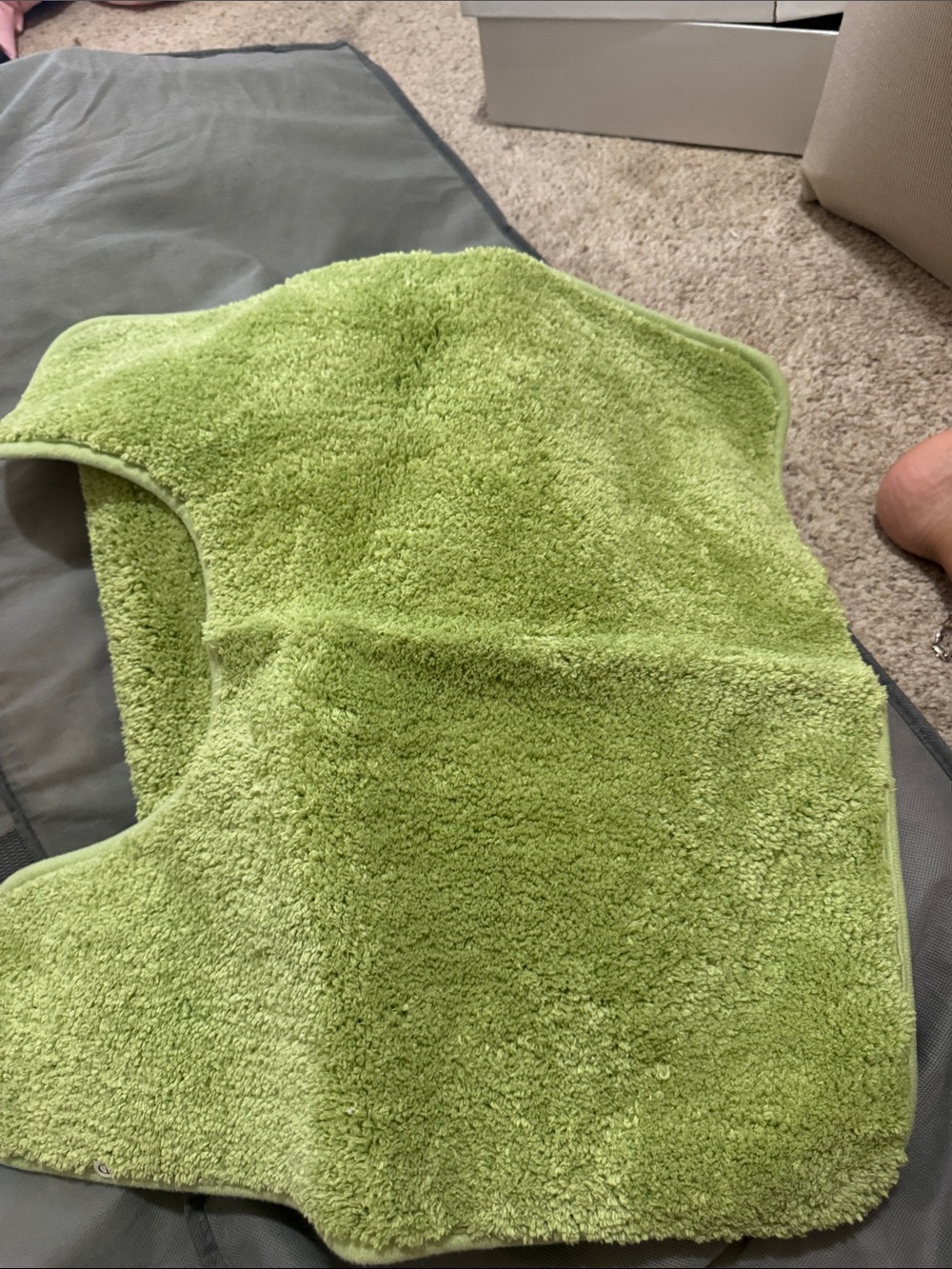 Plush Green Contour Bath Mat - Soft Absorbent Home Bath Accessory
